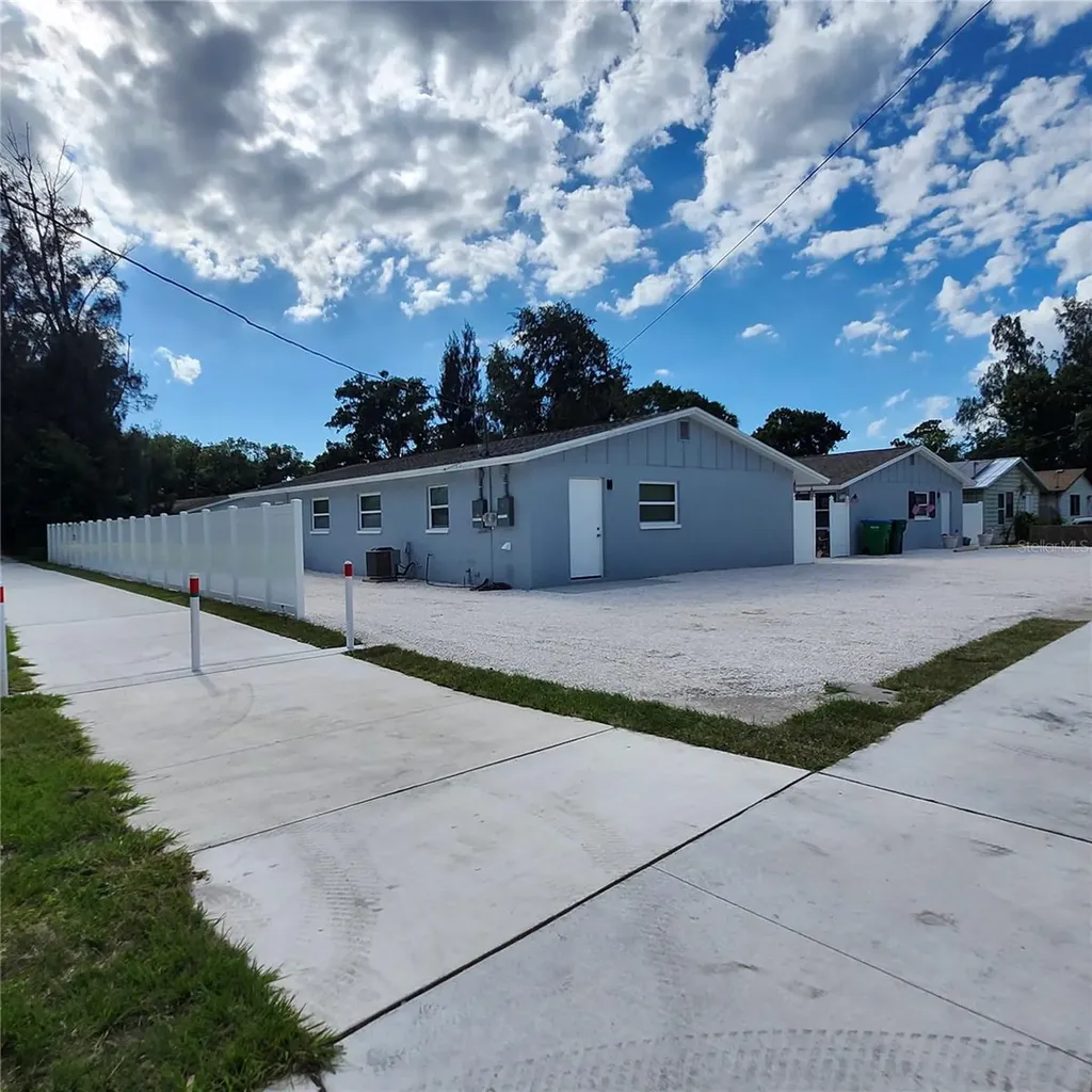 15406 Avalon Avenue Clearwater FL 33760