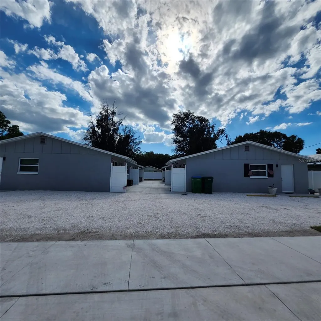 15406 Avalon Avenue Clearwater FL 33760