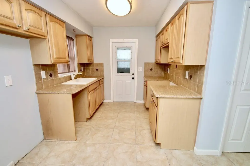 2202 Murdock Boulevard Orlando FL 32817