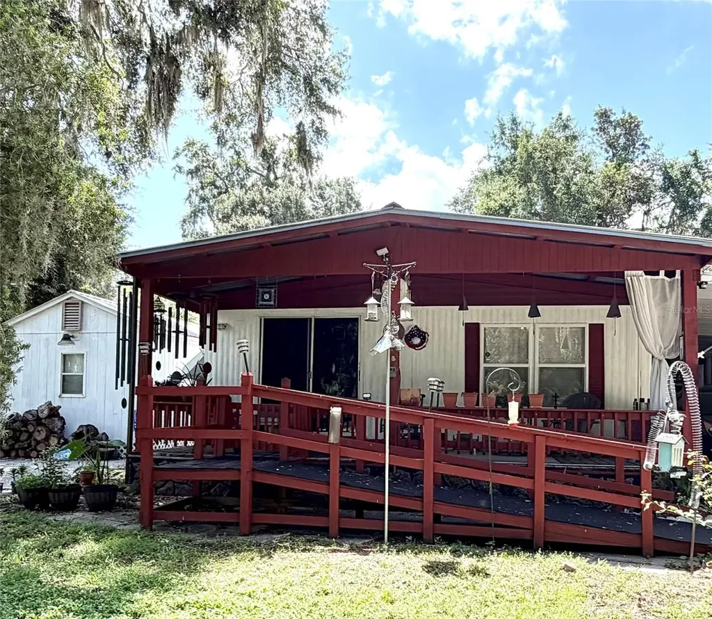 3315 Cr 431n Lake Panasoffkee FL 33538