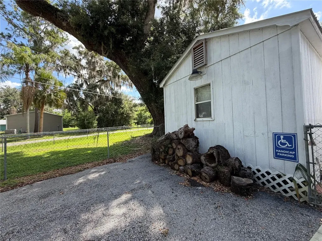 3315 Cr 431n Lake Panasoffkee FL 33538
