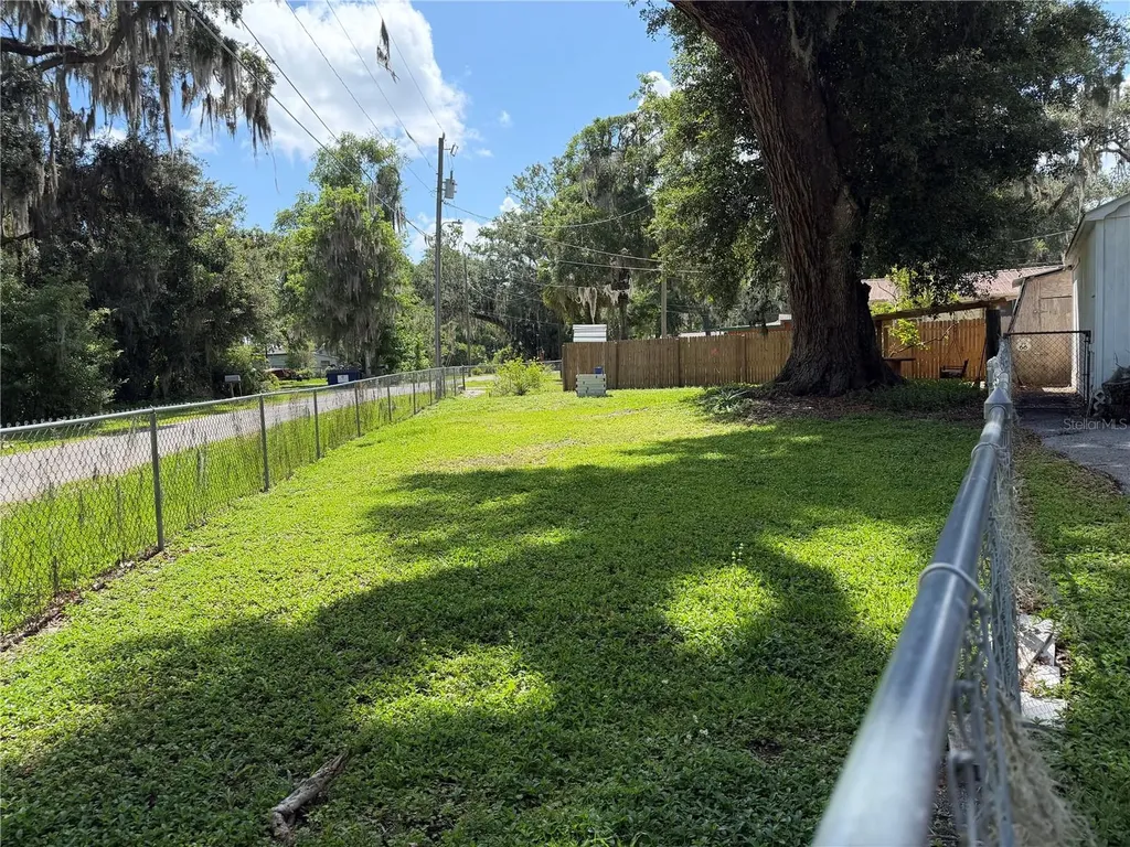 3315 Cr 431n Lake Panasoffkee FL 33538