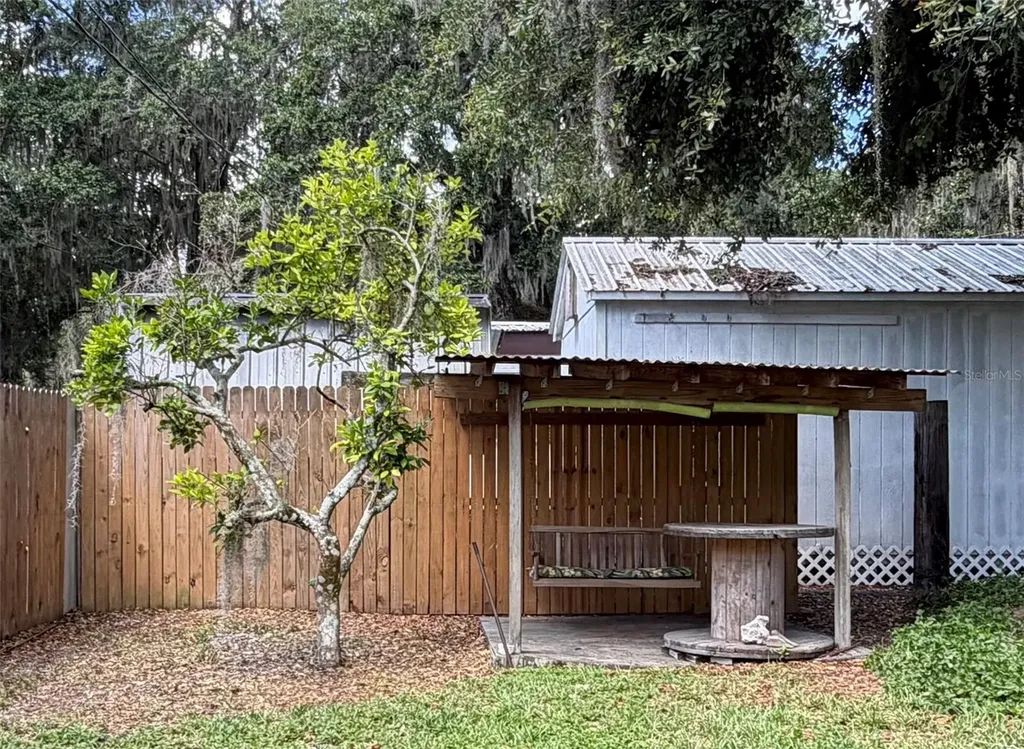 3315 Cr 431n Lake Panasoffkee FL 33538