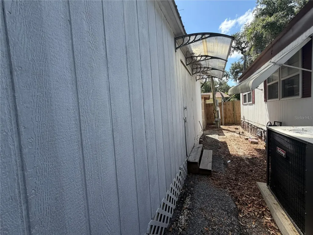 3315 Cr 431n Lake Panasoffkee FL 33538