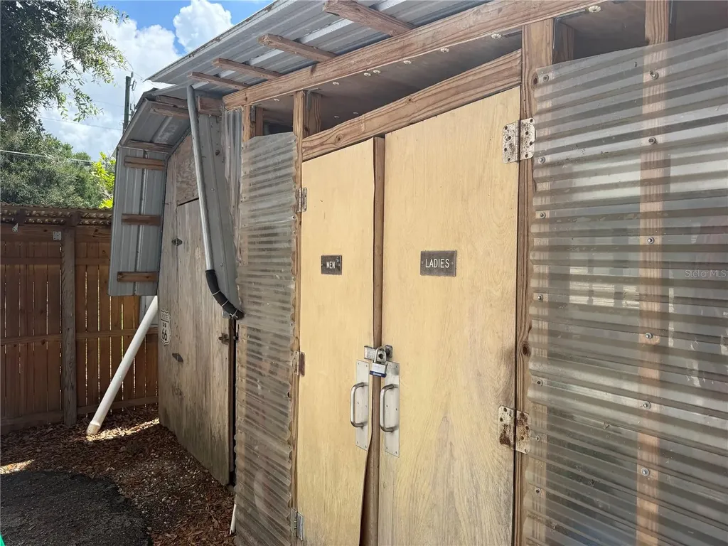 3315 Cr 431n Lake Panasoffkee FL 33538