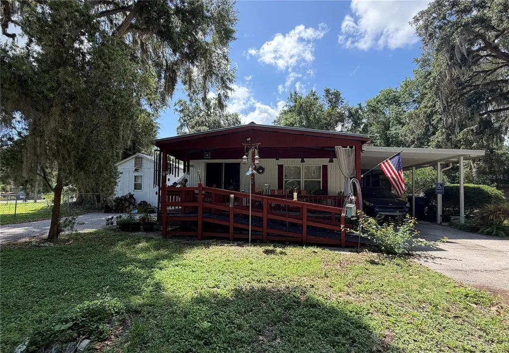 3315 Cr 431n Lake Panasoffkee FL 33538