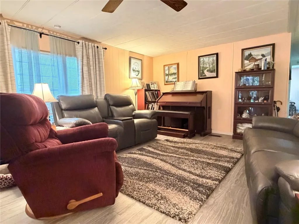 3315 Cr 431n Lake Panasoffkee FL 33538