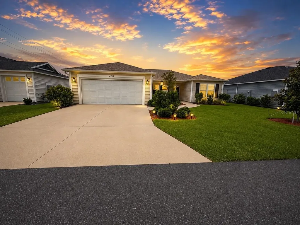 6743 Mary Loop The Villages FL 34762