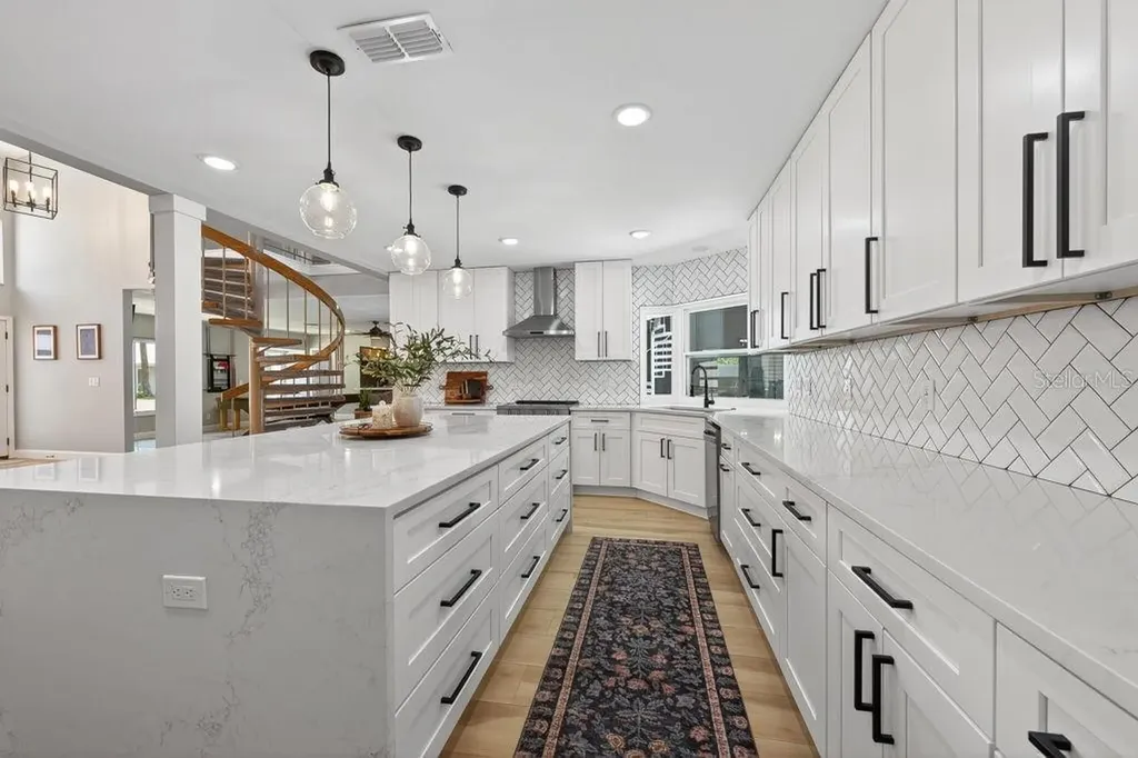 1461 87th Avenue N St Petersburg FL 33702