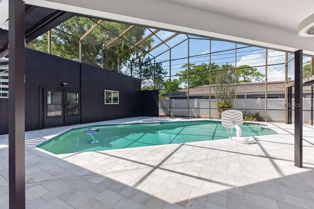 1461 87th Avenue N St Petersburg FL 33702