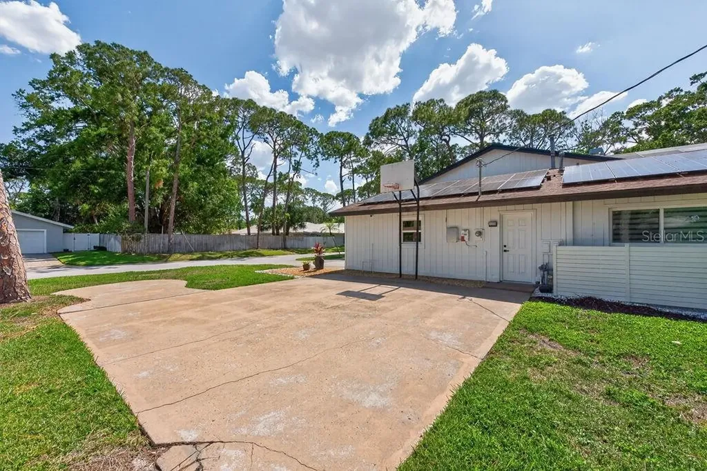 1461 87th Avenue N St Petersburg FL 33702