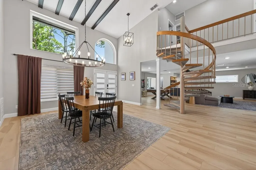 1461 87th Avenue N St Petersburg FL 33702