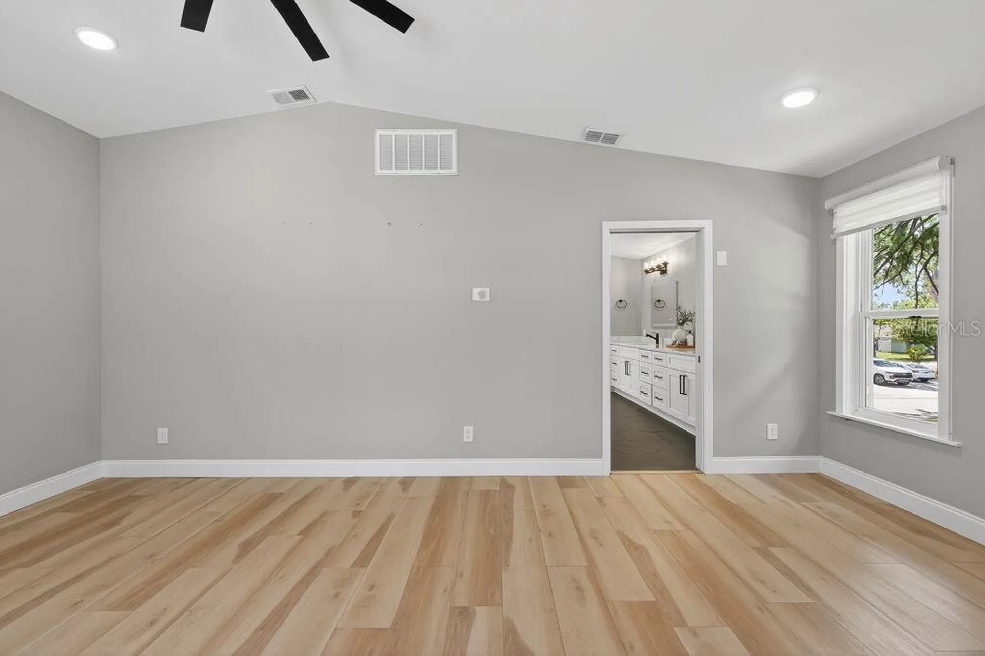 1461 87th Avenue N St Petersburg FL 33702