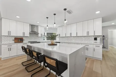 1461 87th Avenue N St Petersburg FL 33702