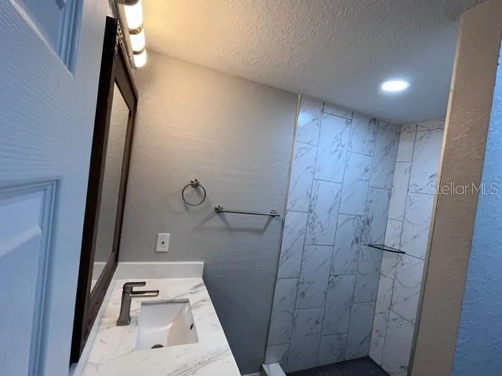 5812 17th Street Zephyrhills FL 33542