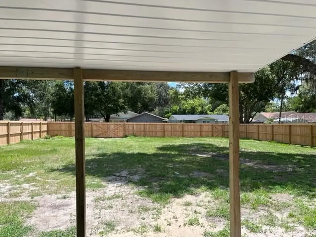 5812 17th Street Zephyrhills FL 33542