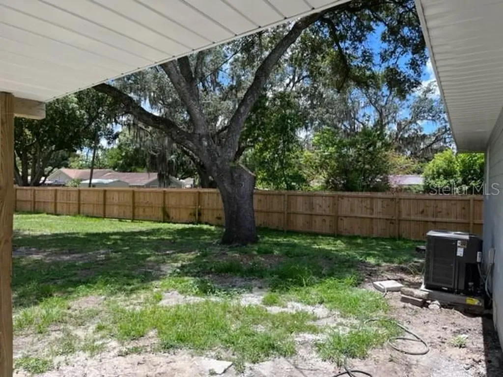 5812 17th Street Zephyrhills FL 33542