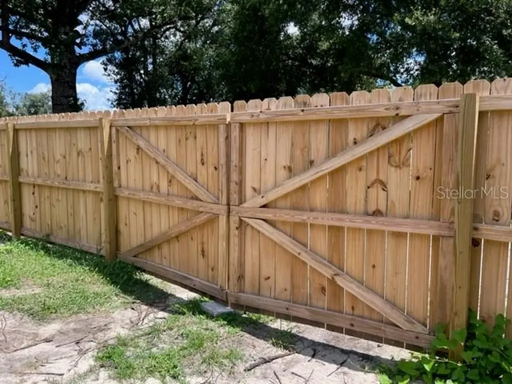 5812 17th Street Zephyrhills FL 33542