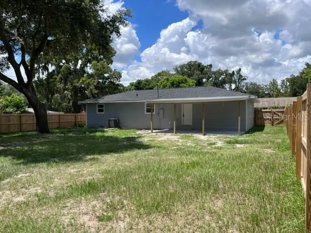 5812 17th Street Zephyrhills FL 33542