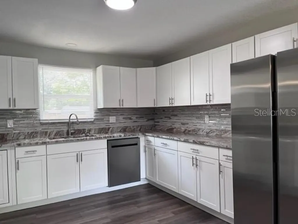 5812 17th Street Zephyrhills FL 33542