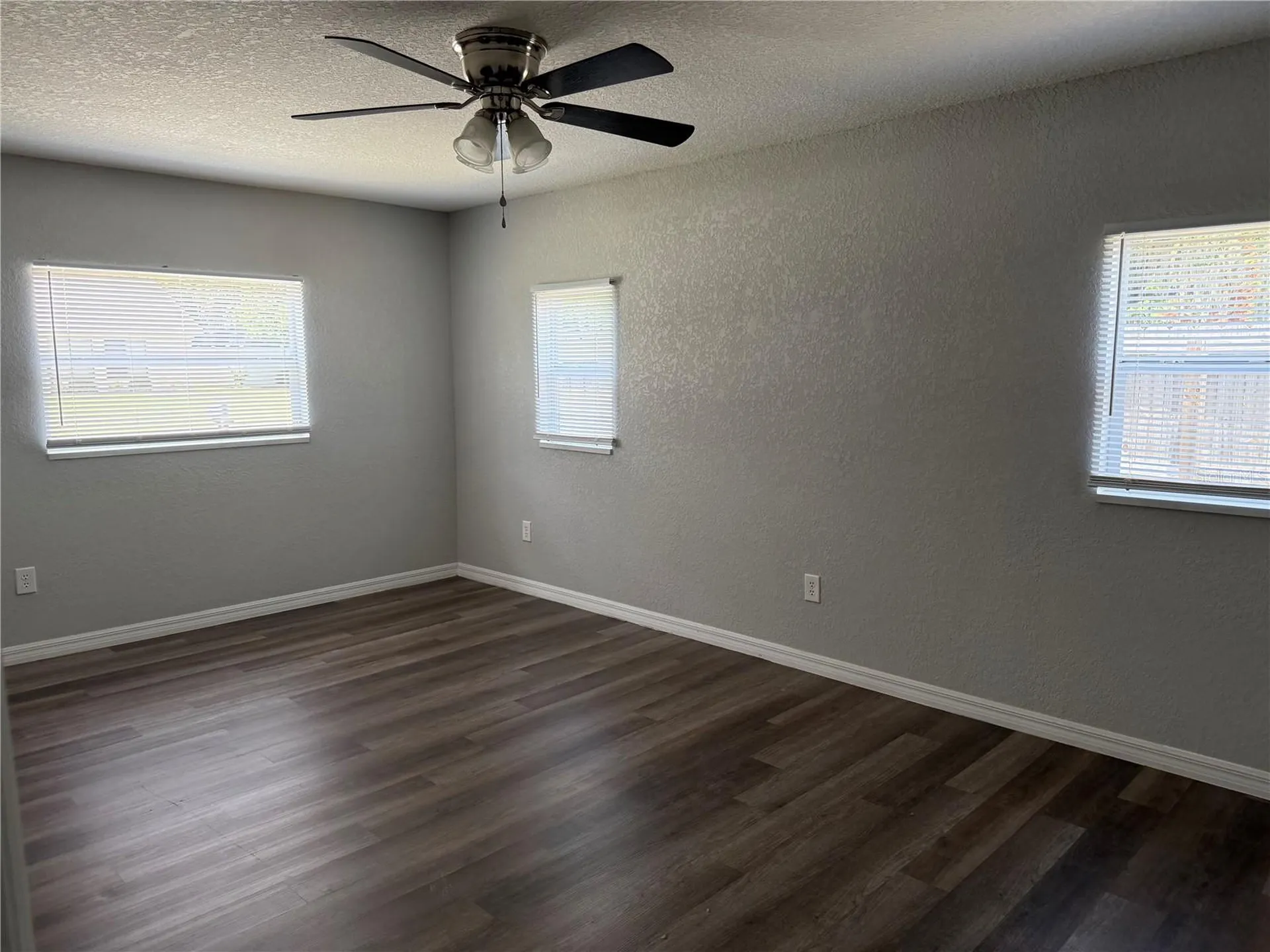 5812 17th Street Zephyrhills FL 33542
