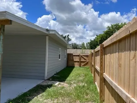 5812 17th Street Zephyrhills FL 33542