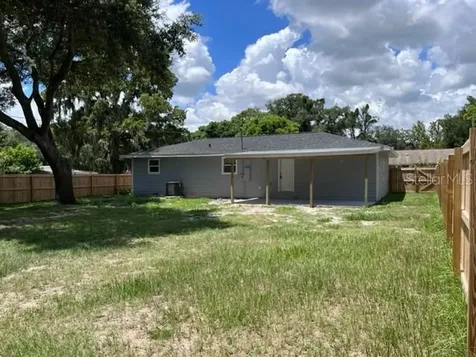 5812 17th Street Zephyrhills FL 33542
