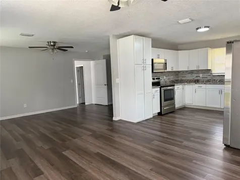 5812 17th Street Zephyrhills FL 33542