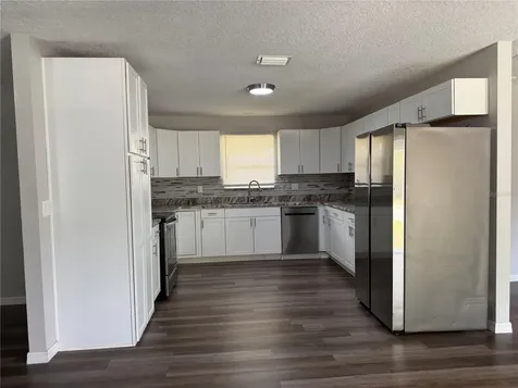 5812 17th Street Zephyrhills FL 33542