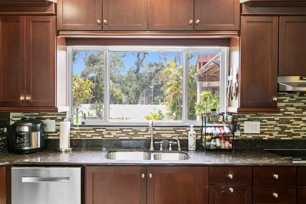 4521 W Watrous Avenue Tampa FL 33629