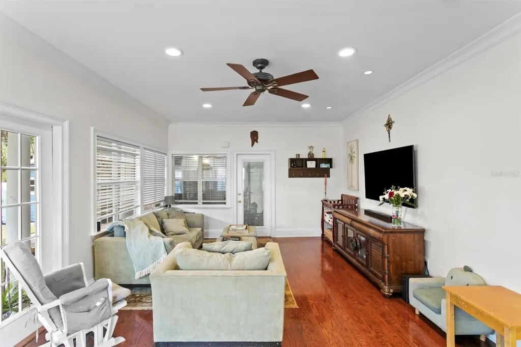 4521 W Watrous Avenue Tampa FL 33629