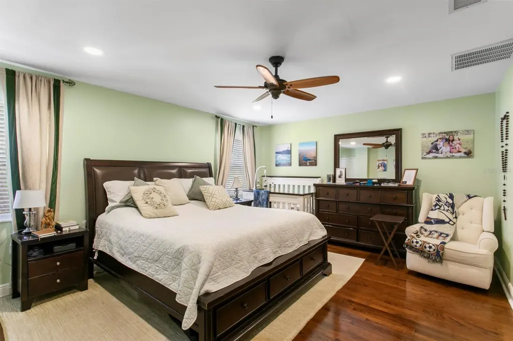 4521 W Watrous Avenue Tampa FL 33629