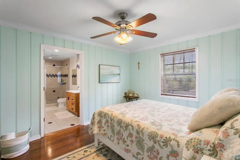 4521 W Watrous Avenue Tampa FL 33629