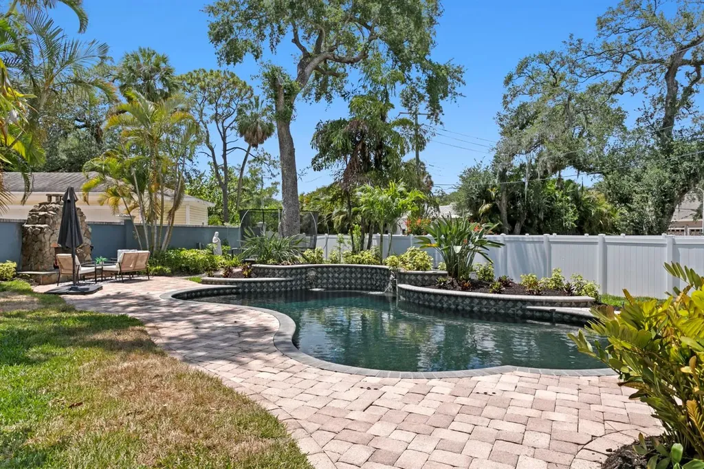 4521 W Watrous Avenue Tampa FL 33629