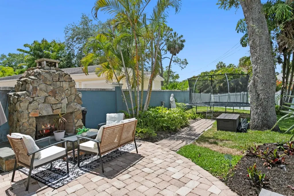 4521 W Watrous Avenue Tampa FL 33629