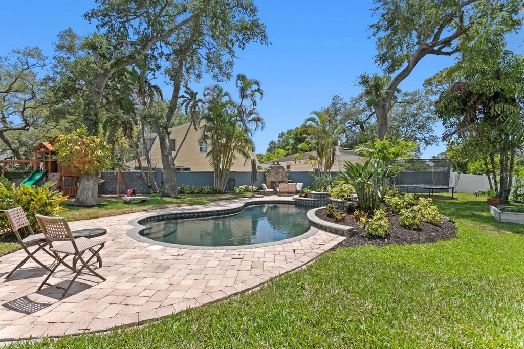 4521 W Watrous Avenue Tampa FL 33629