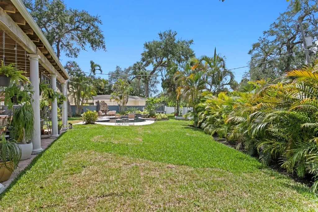 4521 W Watrous Avenue Tampa FL 33629