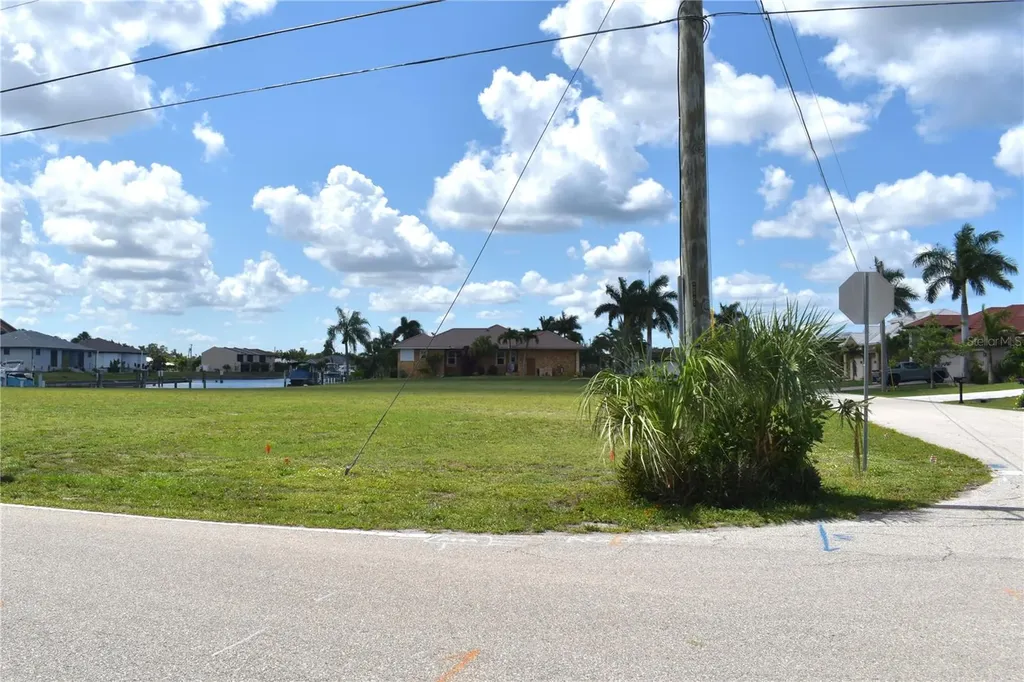 825 Via Tripoli Punta Gorda FL 33950