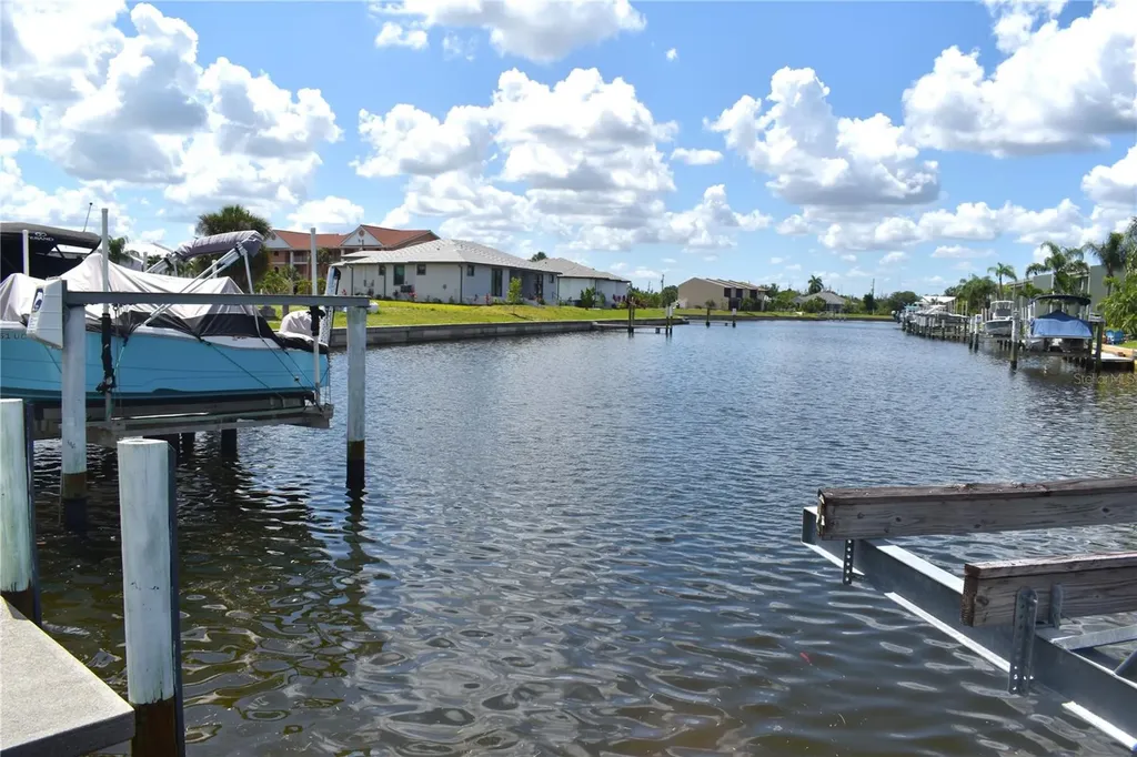 825 Via Tripoli Punta Gorda FL 33950