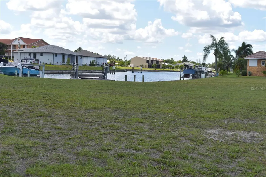 825 Via Tripoli Punta Gorda FL 33950
