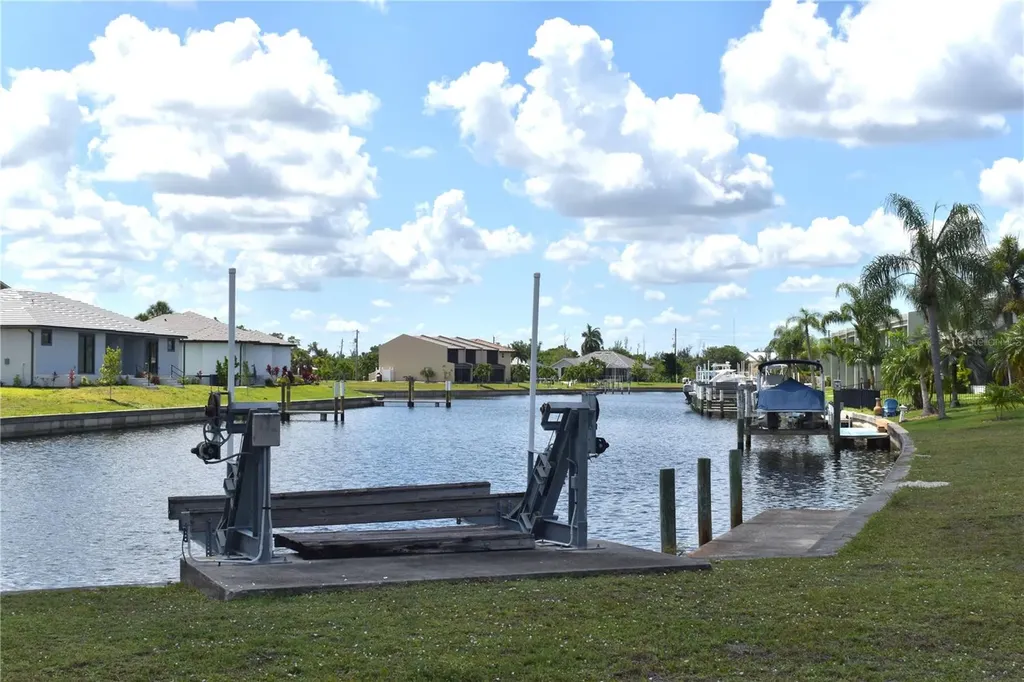 825 Via Tripoli Punta Gorda FL 33950
