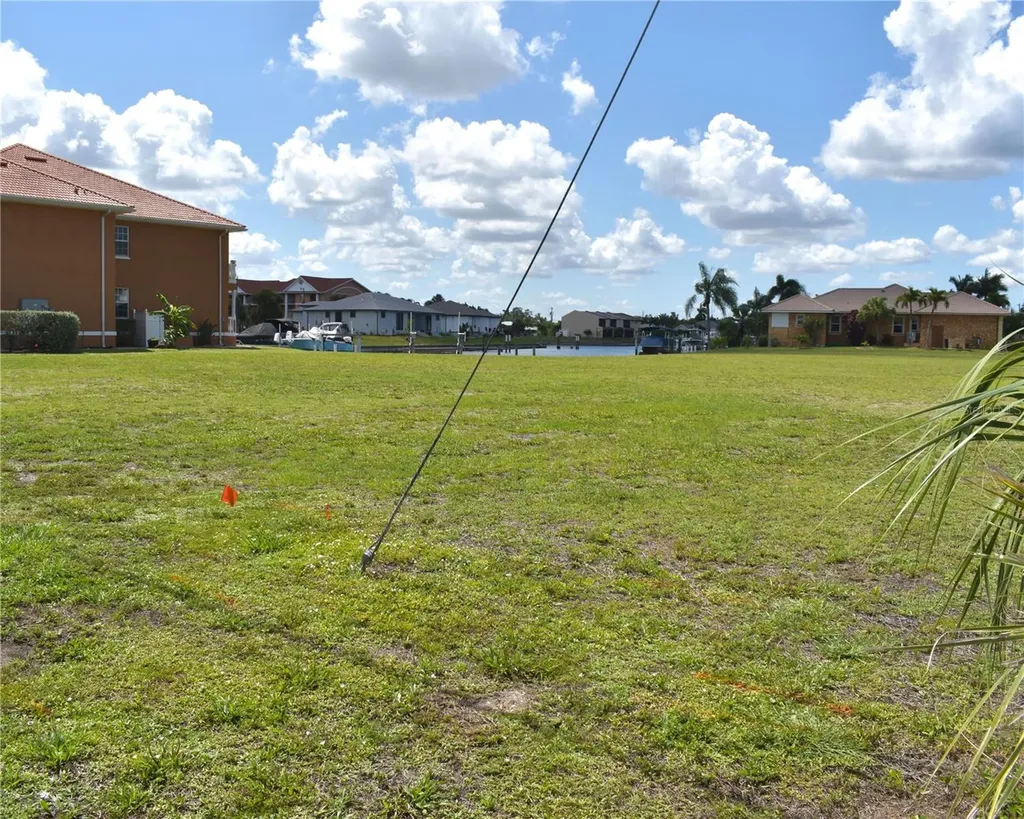 825 Via Tripoli Punta Gorda FL 33950
