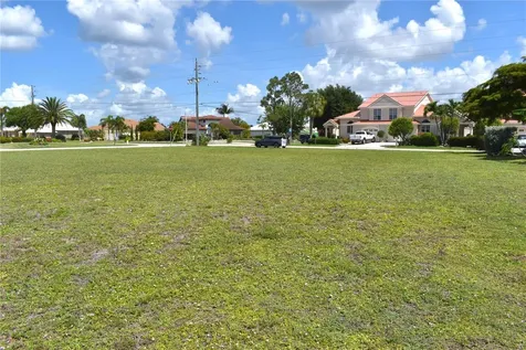 825 Via Tripoli Punta Gorda FL 33950