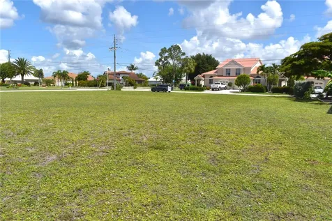 825 Via Tripoli Punta Gorda FL 33950