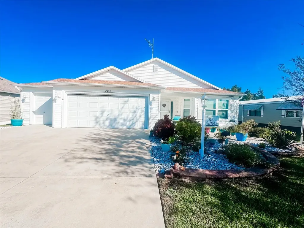 703 Royal Palm Avenue Lady Lake FL 32159