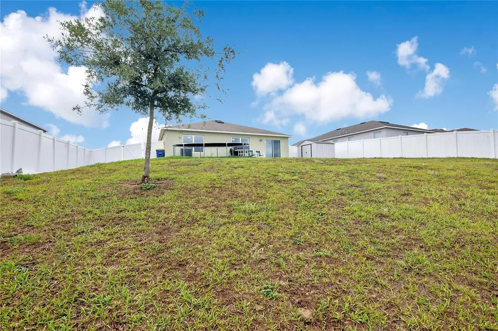 2465 Begonia Street Mascotte FL 34753