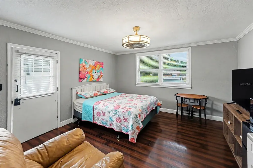 6242 5th Avenue N St Petersburg FL 33710