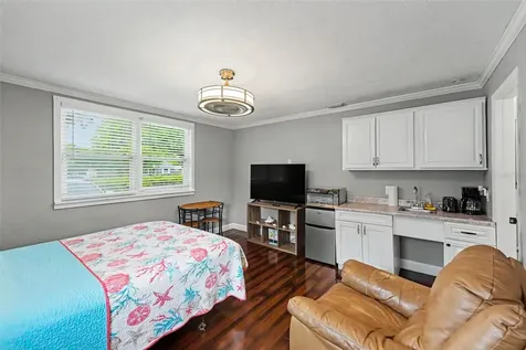 6242 5th Avenue N St Petersburg FL 33710