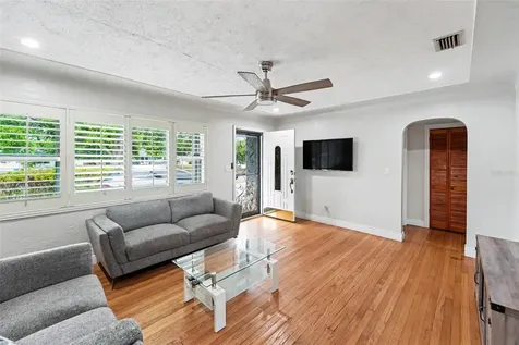 6242 5th Avenue N St Petersburg FL 33710