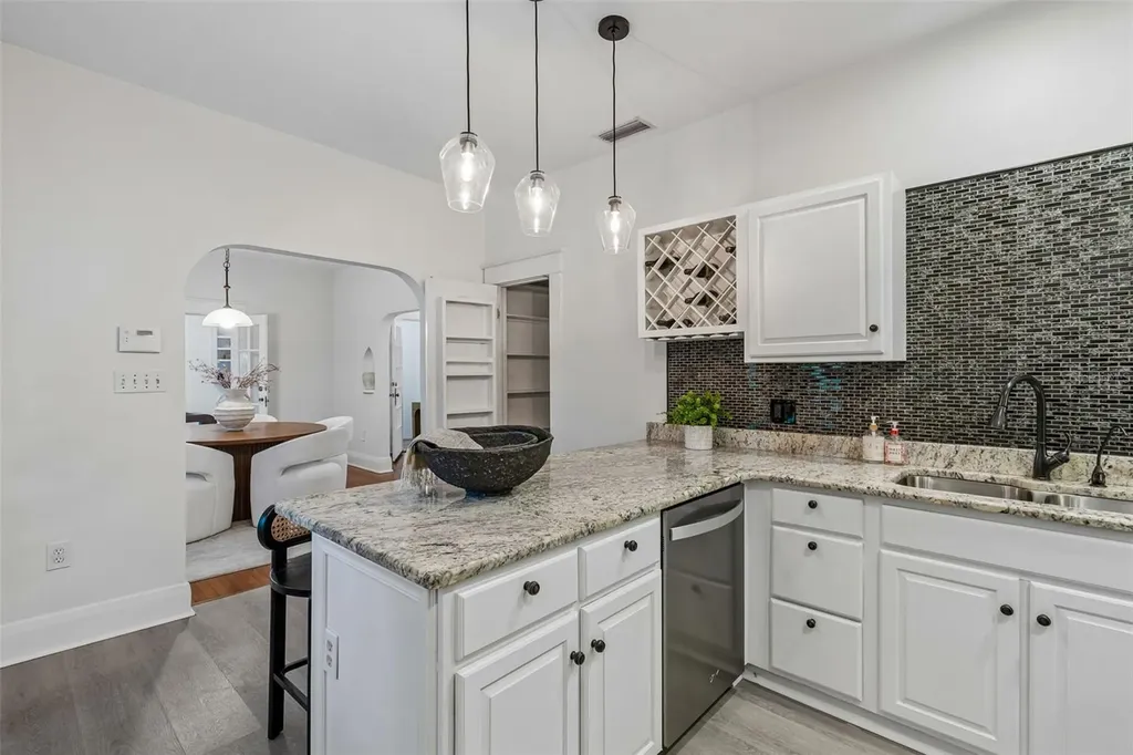 2434 W Prospect Road Tampa FL 33629